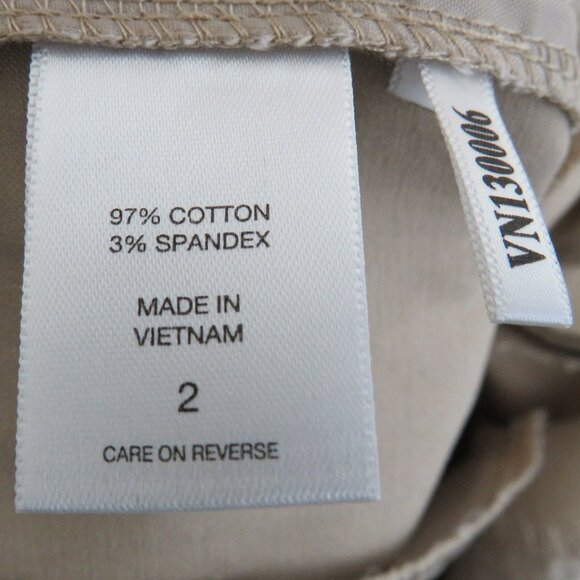 New York & Company* Women's 2" Belt Loop Multipocketed Khaki Chino Shorts~Size 2 - Picture 4 of 10